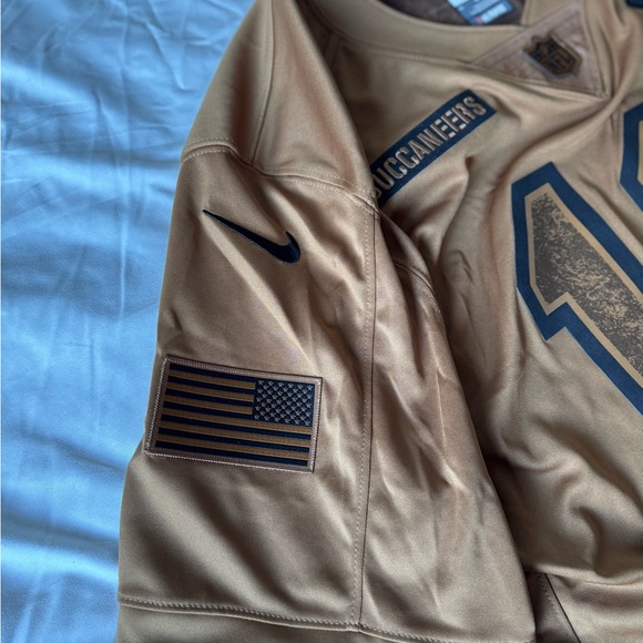 Tampa Bay Buccaneers Tom Brady Nike Salute To Service NFL Limited Jersey - Picture 4 of 10